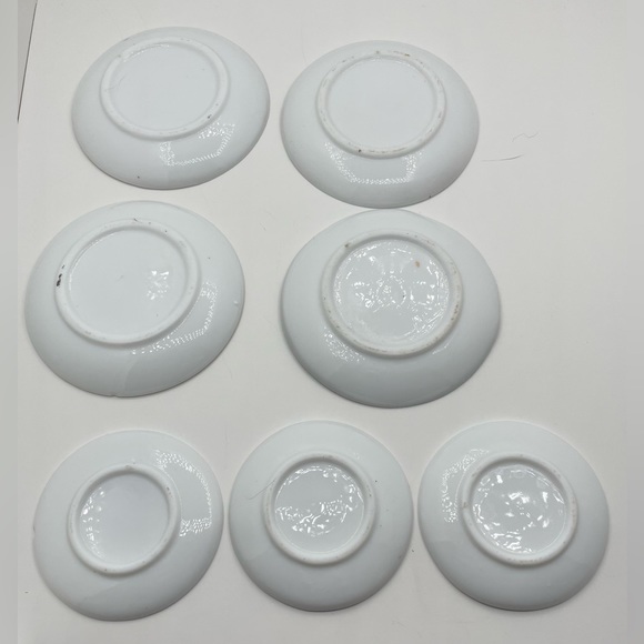 Vintage dollhouse miniature bunny dining tea set 4x 3.5” plates & 3x 2.5” plates - Picture 4 of 4